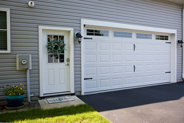 24/7 Emergency Garage Door Panel Replacement experts in Mecklenburg County County, NC